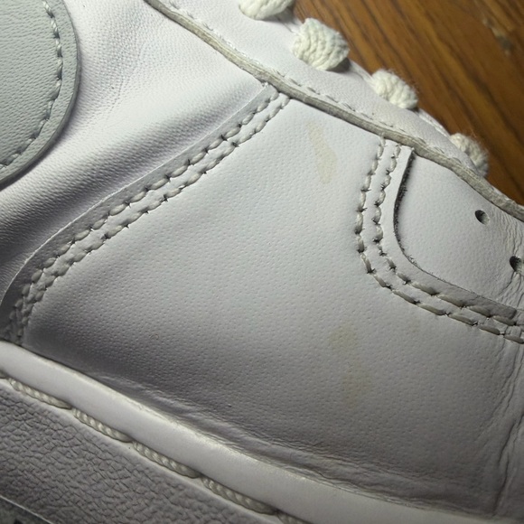 Nike Air Force 1 low-top sneakers in white with a grey swoosh size 8.5 main image 6